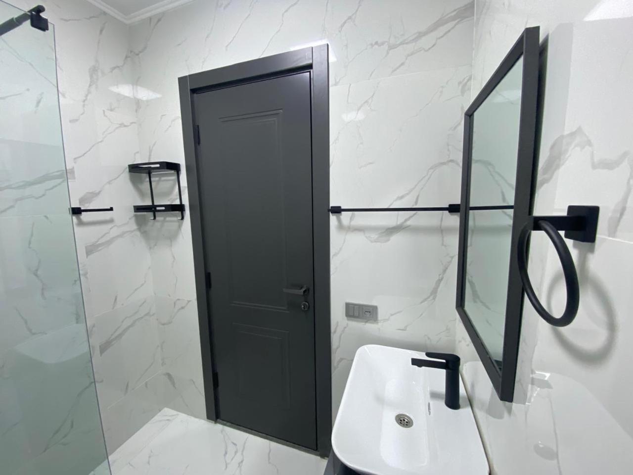 Hotel Varla クタイシ エクステリア 写真