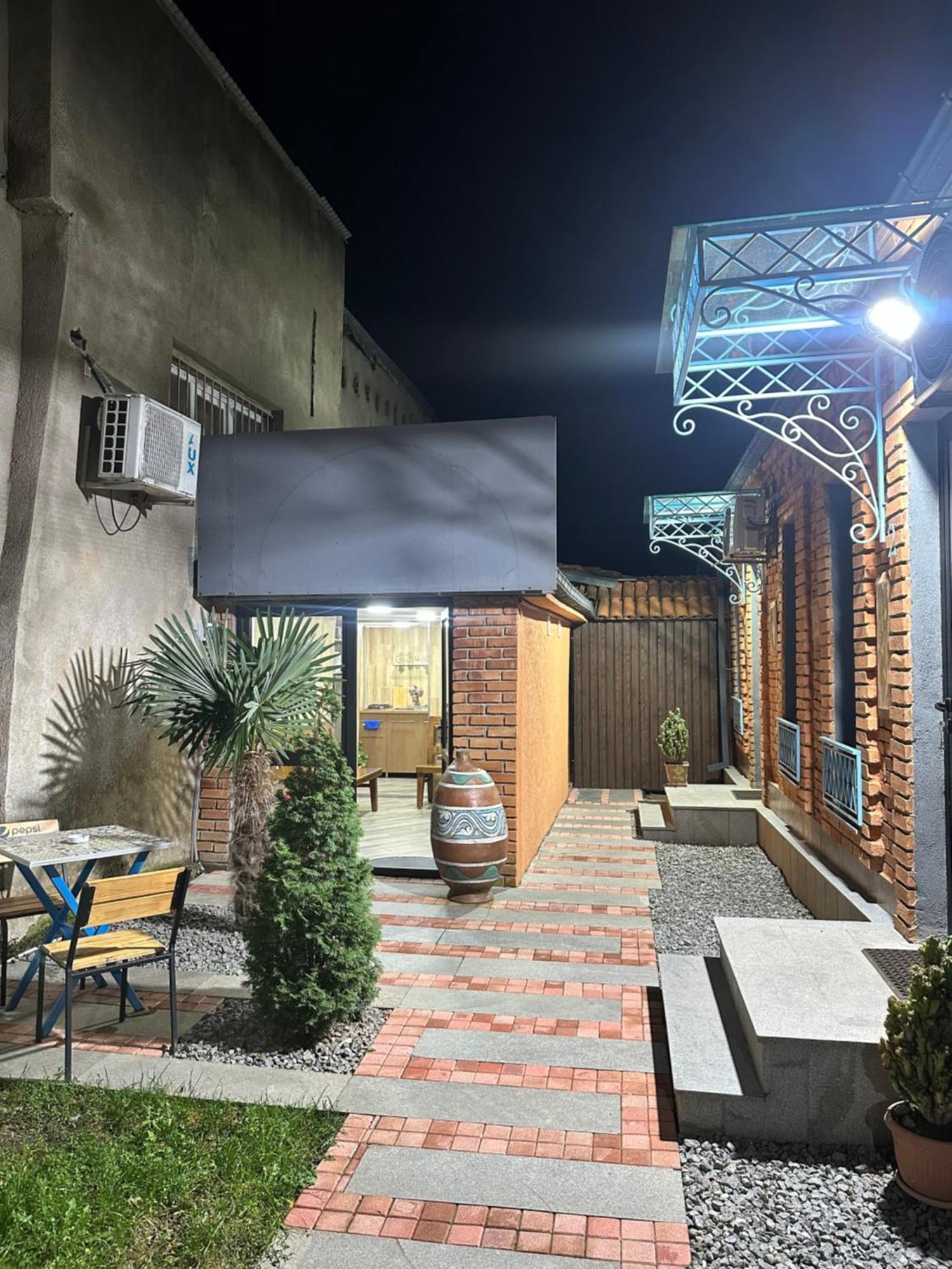 Hotel Varla クタイシ エクステリア 写真